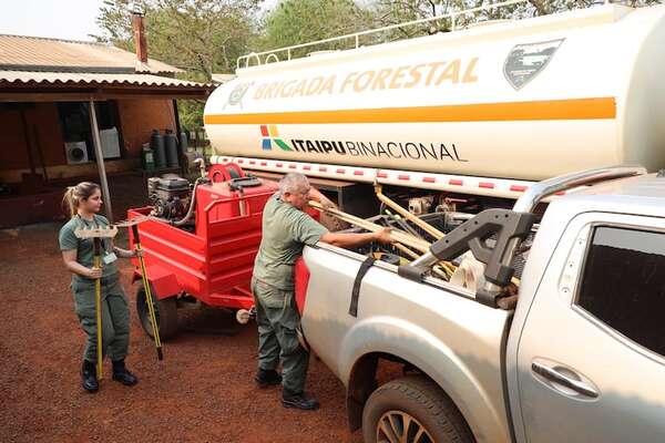AUDIO:  Guardaparques altoparanaenses de Itaipú se suman al combate del incendio en el Chaco. - Periodísticamente - ABC Color
