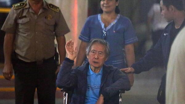 El ex presidente peruano Alberto Fujimori "está luchando" por su vida, según su médico