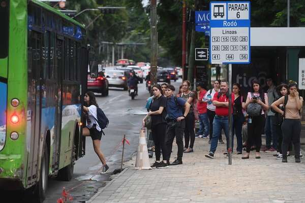 ¿Fin de las reguladas?: Gobierno busca socializar su plan de reforma del transporte público - Economía - ABC Color