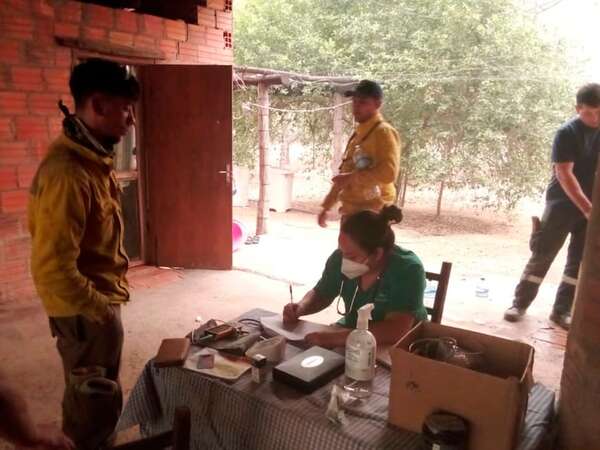 Brigada de salud realiza atenciones a personas afectadas por los incendios forestales en zona de Chovoreca - Noticias del Chaco - ABC Color