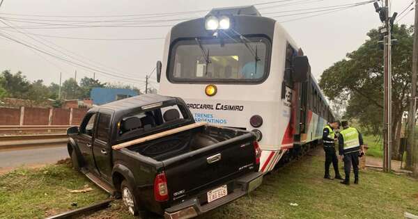 La Nación / Tren Encarnación-Posadas choca contra una camioneta y deja un herido grave