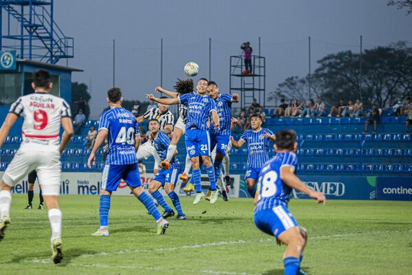 Libertad sólo rompe el cero con gol de penal de Tacuara en la agonía del partido