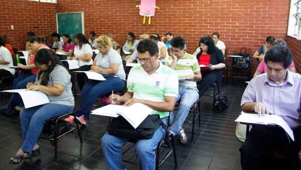 MEC: exigen concurso para docentes interinos que ya están en banco de datos - Nacionales - ABC Color
