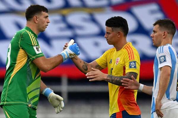 Colombianos pide sanción para “Dibu” Martínez por agresión a camarógrafo - Fútbol Internacional - ABC Color