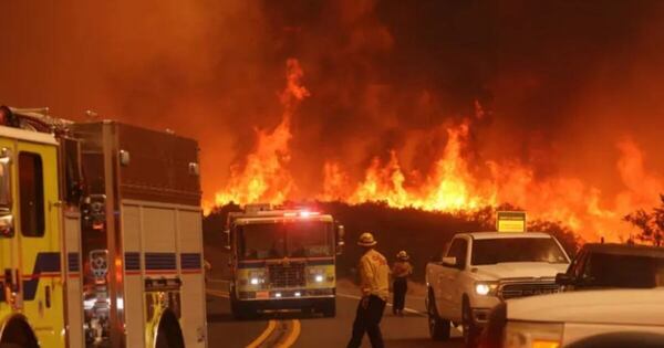 Diario HOY | También allá: incendio forestal arrasa cerca de Los Ángeles en ola de calor de 43°C