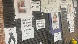 Con velas, flores y carteles piden justicia para peluquera víctima de feminicidio