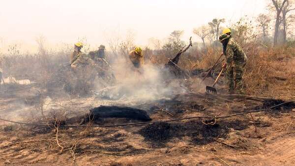 MEF transfirió recursos al Cuerpo de Bomberos Voluntarios del Paraguay - Economía - ABC Color