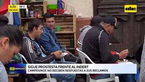 Video: Campesinos no reciben respuestas y se encadenan frente al Indert - ABC Noticias - ABC Color