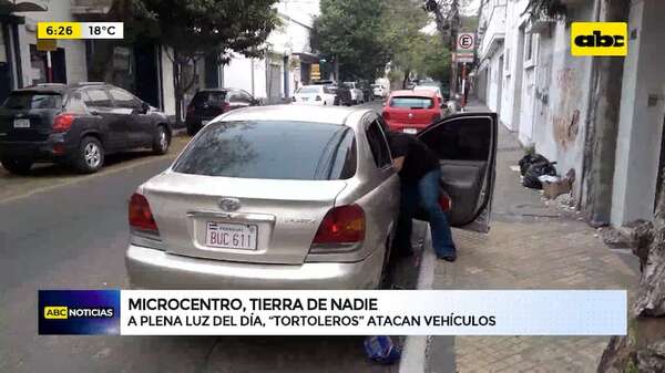 Microcentro: a plena luz del día “tortoleros” atacan vehículos - ABC Noticias - ABC Color