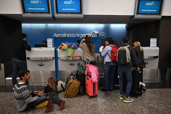 Nuevo huelga aeroportuaria, mañana y sábado en Argentina - Mundo - ABC Color