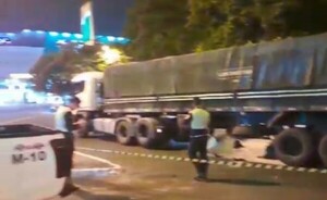 Motociclista muere en accidente que involucró un camión de gran porte