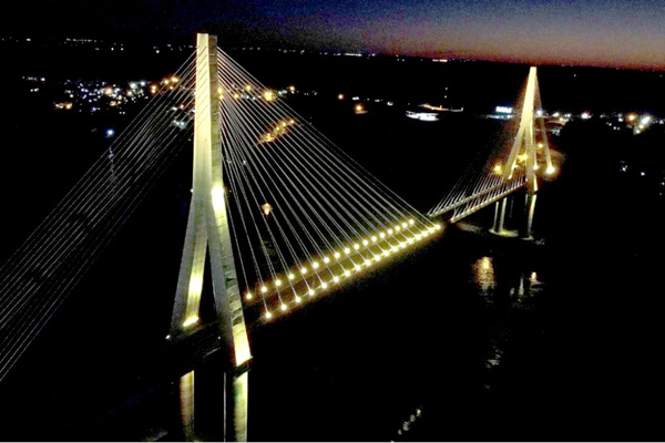 Puente de la Integración se ilumina de amarillo para decir: ¡No estás solo! - La Clave