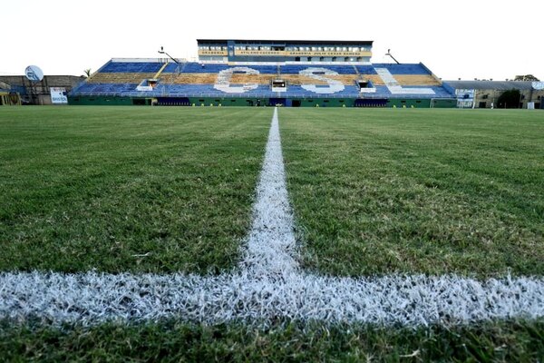 Versus / "Volverá a brillar": Luqueño prepara el adiós al "viejo" Feliciano Cáceres
