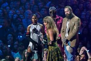 Taylor Swift baila con Karol G, el beso “alien” de Sabrina Carpenter y otros momentazos de los VMA’s - Música - ABC Color