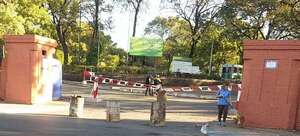 Sajonia: parque Carlos Antonio López a oscuras, un peligro durante la noche - Nacionales - ABC Color