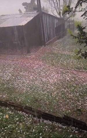 Cayeron granizos en Itapúa y le hicieron “chúmbale” al humo; ahora se esperan las tormentas