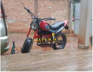 Frustraron robo de un ladrón en un local y remató por un motoca