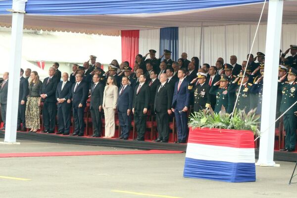 Presidente Benítez Riera participó de ceremonia por Día de la Armada Paraguaya