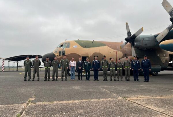 Avión hidrante uruguayo se suma al combate de incendios forestales en el Chaco - El Trueno