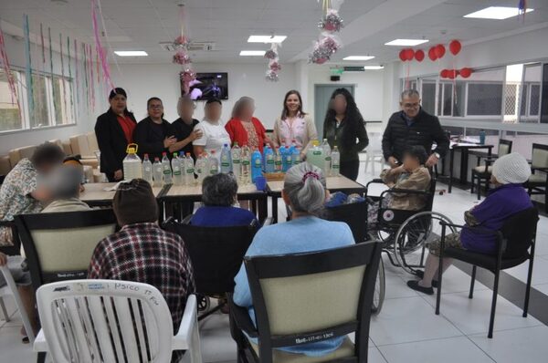 Mujeres privadas de libertad donan artículos de limpieza a hogar de ancianos - .::Agencia IP::.