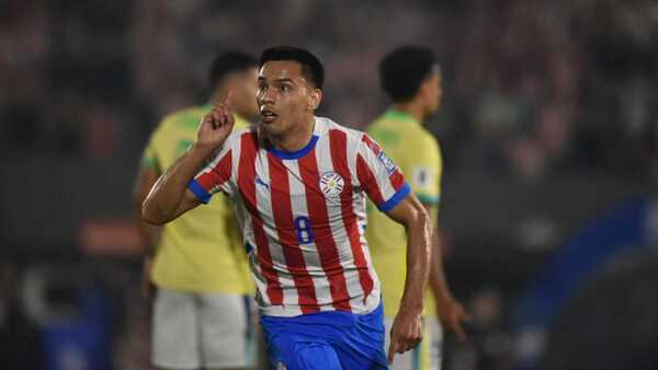 Diego Gómez y Gustavo Velázquez, en el Once Ideal de las Eliminatorias