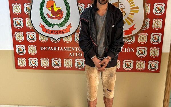 Detienen a hombre con orden de captura por robo