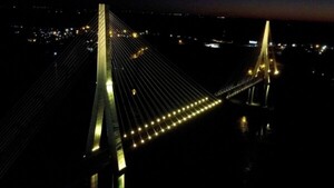 Puente de amarillo, por la salud mental