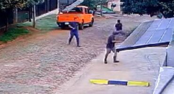 Atacan con machete a funcionario tercerizado de la ANDE - Noticiero Paraguay