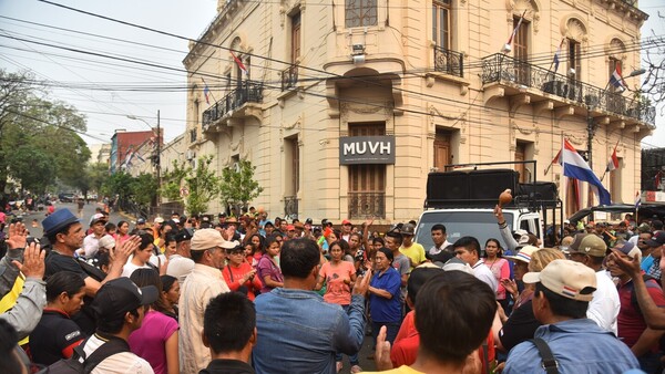 Peña respalda gestión de Baruja en MUVH frente a protesta de Multisectorial