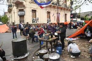 Protestas frente al MUVH: ley de viviendas sociales permite direccionar subsidios, reconocen - Economía - ABC Color
