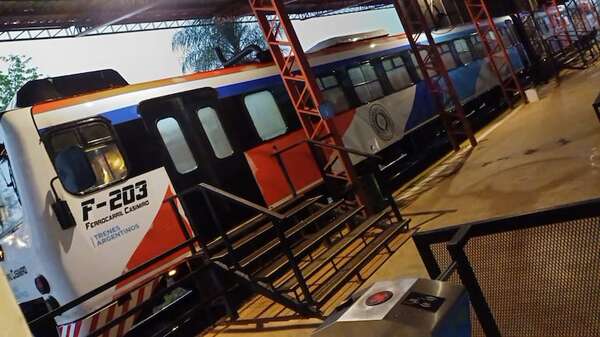 Tren Encarnación-Posadas retoma itinerarios tras accidente con camioneta de la FTC - Nacionales - ABC Color