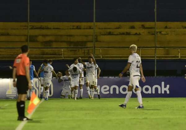 Sportivo Luqueño vs. Sportivo 2 de Mayo: El “Gallo” se lleva una victoria en un gran partido - Fútbol - ABC Color