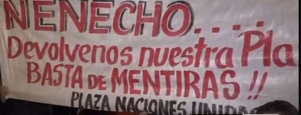 “Nenecho nos mintió”, dicen vecinos que exigen mejoras en plaza Naciones Unidas - Nacionales - ABC Color