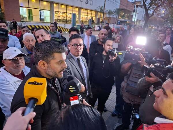 “Nenecho” culpa a la prensa de “mal informar a la ciudadanía” tras escrache - Política - ABC Color