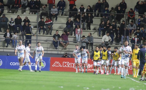 Versus / Nacional rompe el invicto de Olimpia y enciende el campeonato