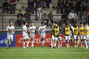 Nacional vs. Olimpia: La academia gana, deja sin invicto el torneo y se acerca - Fútbol - ABC Color