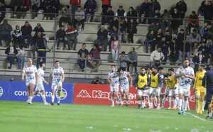 Nacional rompe el invicto de Olimpia y enciende el campeonato