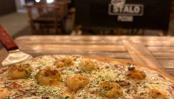Viernes de pizza en Stalo: más de 12 sabores para todos los gustos (80% relleno y 20% masa)