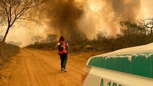 Personal de Salud arriesga la vida esquivando indescifrables llamas