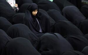 Muchas iraníes se resisten a la imposición del velo dos años después de muerte de Amini - Mundo - ABC Color