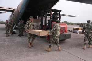 Avión hidrante inició su operación lanzando 8.000 litros de agua en suelo chaqueño - Noticiero Paraguay
