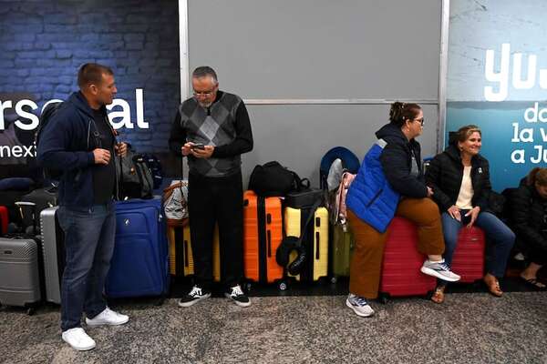Paro aeronáutico en Argentina afecta a más de treinta mil pasajeros - Mundo - ABC Color