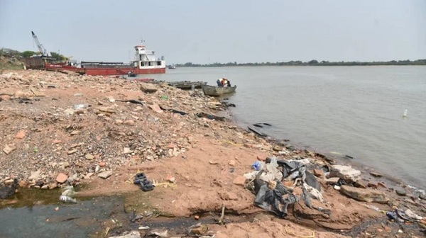 Río Paraguay en Asunción llega a su nivel más bajo en 120 años