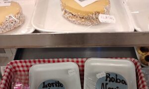 ¡Cierren todo! ¡Aparecen alfajores y masitas con mensajes para infieles y cornudos!