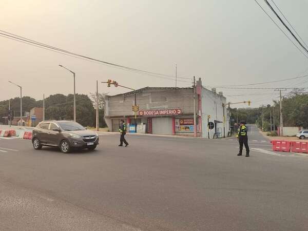 Denuncian que no respetan medidas de no girar en la cuestionada ruta en zona de Pedrozo - Nacionales - ABC Color