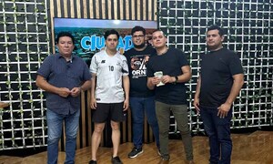 Joven que perdió a su madre donó G. 1.000.000 a otro que sorteará su motocicleta para ayudar a su madre – Prensa 5