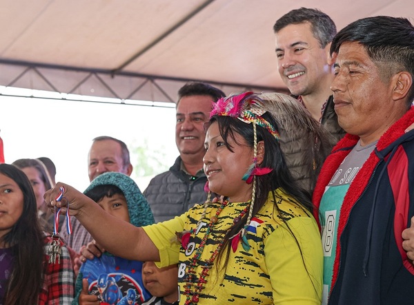 Peña entrega viviendas y ratifica compromiso con pueblos indigenas
