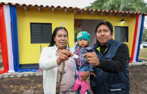 Gobierno entrega 130 viviendas a comunidades indígenas del Chaco y suma 1.348 soluciones habitacionales - El Trueno