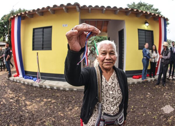 Gobierno entrega 130 viviendas a comunidades nativas del Chaco paraguayo