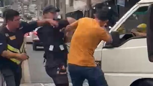 Taxista alternativo y zorro se trenzaron a golpes en pleno centro de Ciudad del Este